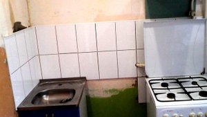 Вытяжка на кухне - мешает газовая труба на стене