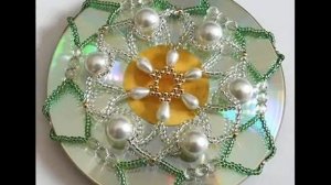 Мандалы из СД-дисков и бисера.