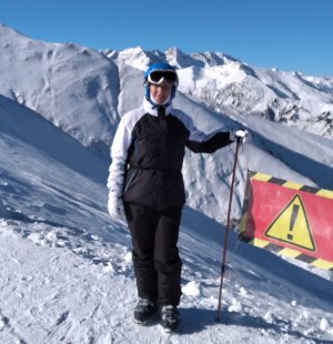 Бабуля на горнолыжной трассе Архыза