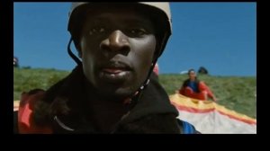 1+1 К. ф. Один плюс один. Отрывок; Полёт на параплане.