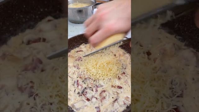 Паста Карбонара! Спагетти со сливками и беконом. Самое популярное итальянское блюдо смотреть онлайн