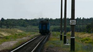 ЧМЭ3-3273 с пригородным поездом Пологи - Камыш-Заря отправляется от пл.303 км