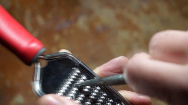 Почему тёрка не трёт продукты и что с этим делать. Мелкая тёрка плохо трёт, но это можно исправить. смотреть онлайн