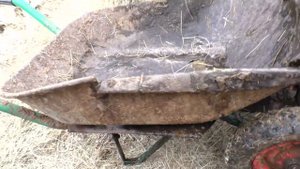 Как купить выбрать удобную садовую тележку  тачку под навоз