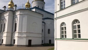 Женский монастырь. Спасо-Елеазаровский монастырь. Деревня под Псковом.