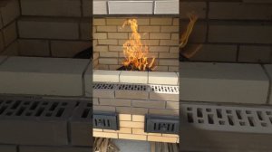 Мангал-барбекю с широкой топкой.