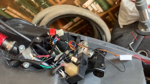 Делаем проводку на dio 35. Открытый руль. Страбоскопы на скутер. смотреть онлайн