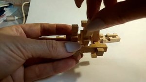 Сборка деревянной головоломки