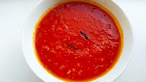 Не острая аджика из сладкого перца, лука и чеснока с гвоздикой