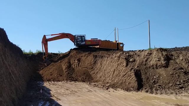 Разработка котлована под строительство жилого комплекса "Дыхание" в городе Краснодар. смотреть онлайн