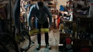 Протяжка спиц при сборке колеса велосипеда