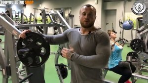 Односторонняя тренировка груди. Как прокачать грудные мышцы одной рукой. Олег Мороз