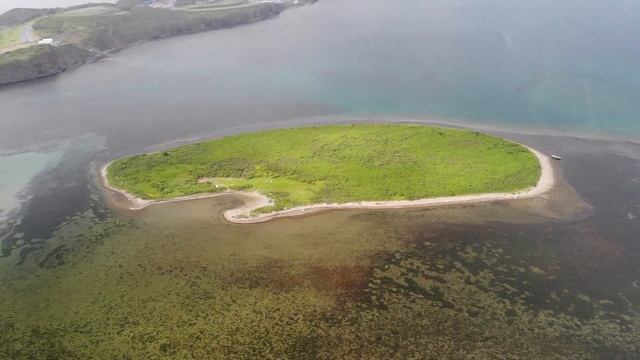 Бухта и остров Ахлестышева. Остров Русский, места отдыха.