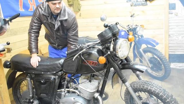 Завел зверя перед стоянкой ИЖ.(затыкай уши) смотреть онлайн