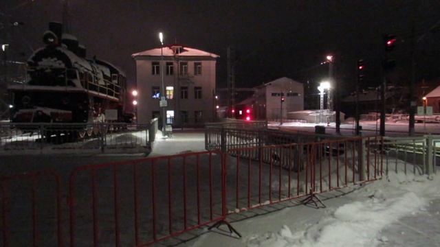 Станция Бологое, интенсивное движение поездов в зимнюю ночь смотреть онлайн