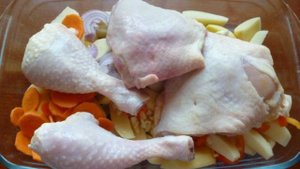 Картофель с курицей в духовке