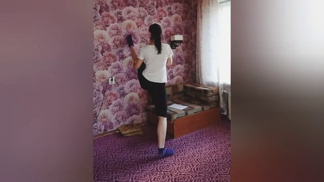 Растяжка на продольный шпагат для продолжающих. #растяжка #шпагат #гибкость #продольныйшпагат
