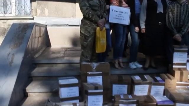 20 05 2016 Гуманитарная помощь в Гимназии № 1 в г Красный Луч смотреть онлайн