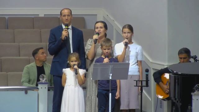 Пустыней греховной, земной - семья Бальжик || Astoria Baptist Church смотреть онлайн
