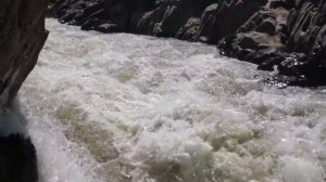 Прохождение порогов Каменномостский и Желоб.Р.Кубань 2 мая 2016 года.