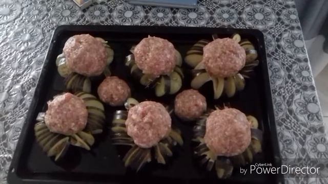 Тефтели с баклажанами в духовке смотреть онлайн