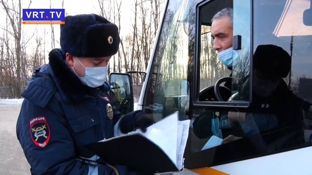 Предновогодний рейд. Сотрудники ГИБДД поздравили водителей с наступающим праздником!