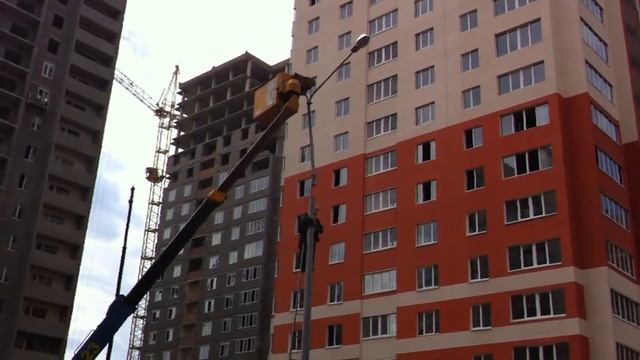Аренда автовышки для Монтажа опор уличного освещения. Услуги АГП и другой Спецтехники в Самаре