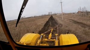 Трактор К 700А Навешиваем плуг ПЛН-8 И подготовка поля к посевной