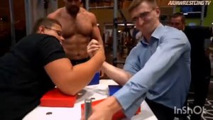 Школьник vs Ботаник Армрестлинг. Поединок.