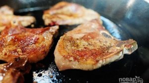 Жареные стейки свинины