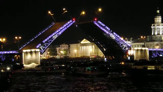 Развод Дворцового моста в Санкт-Петербурге в День города смотреть онлайн