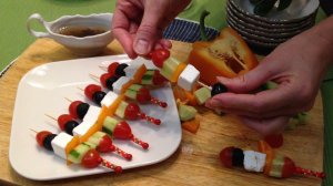 Канапе «Греческий салат» на шпажках