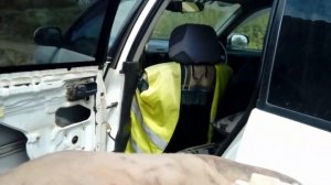 ремонтируем задний пассажирский стеклоподъемник на ниссан вингроад.