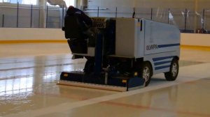 Машина для заливки и уборки льда Olympia Millennium в работе на корте СЛК  ОРИОН  Бологое