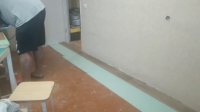 СУПЕР ПРЕОБРАЖЕНИЕ НАШЕЙ КОМНАТЫ? Ремонт в самом разгаре? Новый ламинат, плинтуса и карниз? смотреть онлайн