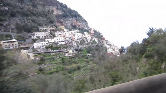 Дорога из Позитано вьется серпантином смотреть онлайн