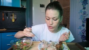 МУКБАНГ БОРЩ СО СМЕТАНОЙ/ГРЕЧКА С КУРИЦЕЙ/САЛАТ/MUKBANG HALK FAMILY ЕДА