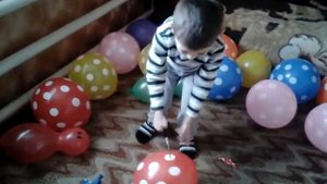 Влог лопаем шары после дня рождения