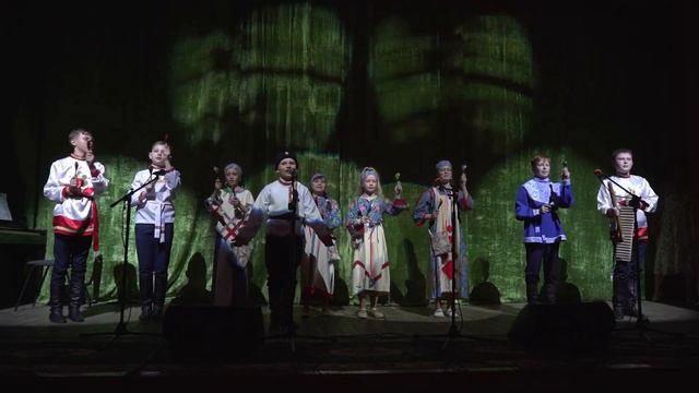 Мыл казак в воде коня