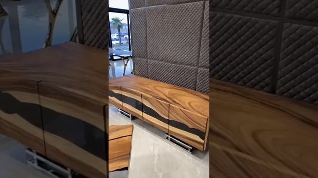 Современный стол из массива с прозрачной эпоксидной смолой смотреть онлайн