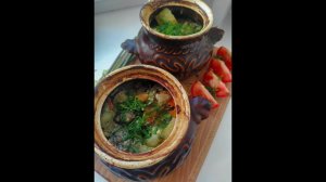 Куриные сердечки [с овощами в сметане и пиве в горшочках] в духовке
