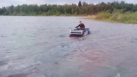 Плавающий буксировщик