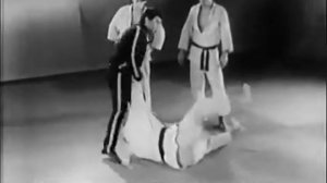 БРОСОК ЧЕРЕЗ БЕДРО. СОВЕТСКАЯ ШКОЛА БОРЬБЫ