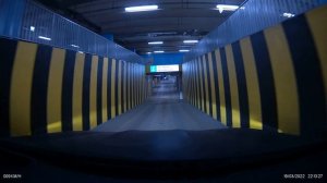 Как правильно ездить на M5 по паркингу в Галерее? Примерно так :)