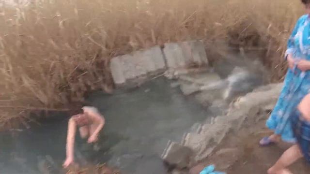 Купаемся зимой | Поездка на сероводородный источник | Влог смотреть онлайн