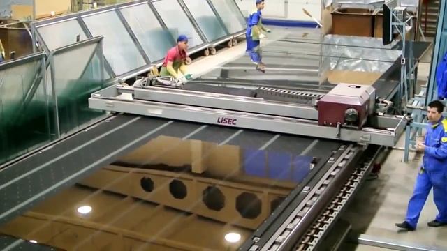 Работа линии резки стекла. смотреть онлайн