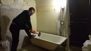 Как разбить чугунную ванну 2