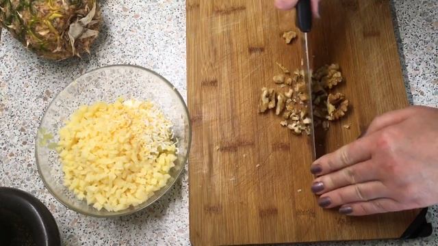 Салат с ананасами и сыром на Праздничный стол! смотреть онлайн