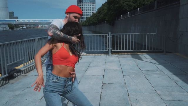 Танцуют парень и девушка, dance guy and girl , dancehall смотреть онлайн