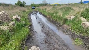 Испытываем Тойота рав4 в грязи